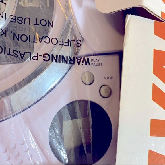 Sylviania CD Player AM FM Radio New in Slightly Damaged Box Excellent - Picture 7 of 8